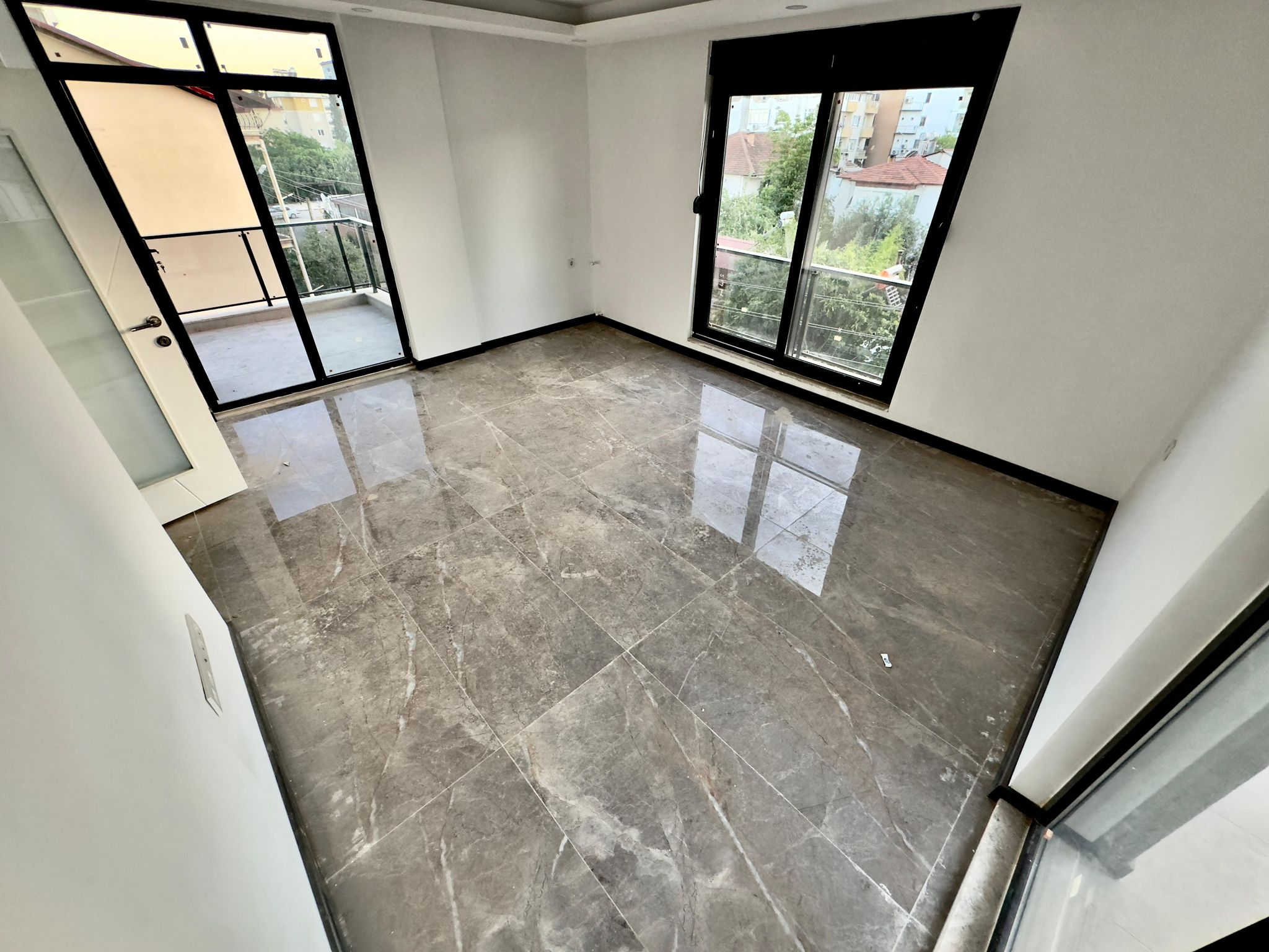 2+1 apartment for urgent sale in Doşemealti, Antalya