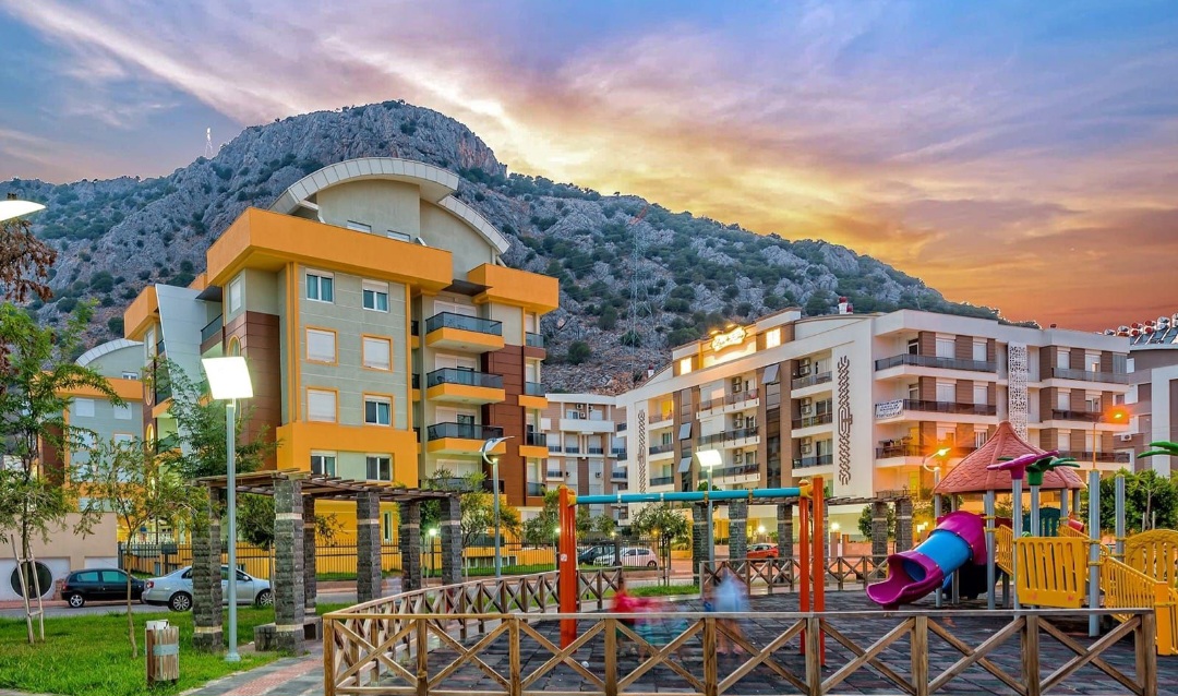Apartments for daily rent within a complex with a pool and terraces in Konyaalti, Antalya