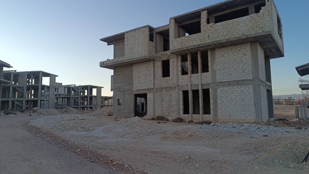 ما به طور انحصاری از To Antalya، فرصتی بی‌نظیر برای داشتن یک ویلای لوکس که طراحی مدرن را با موقعیت مکانی عالی ترکیب می‌کند، به شما ارائه می‌دهیم.