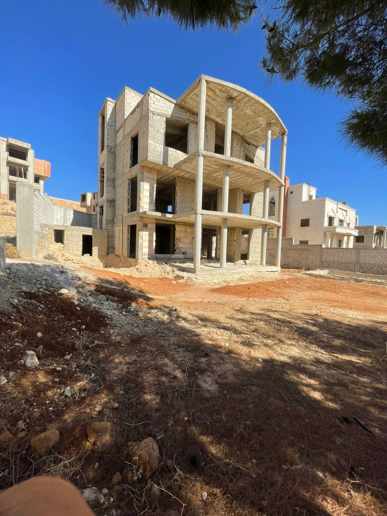 Villa de lujo en venta en el complejo de villas Sheikh Zayed – Primera fila sobre la carretera principal